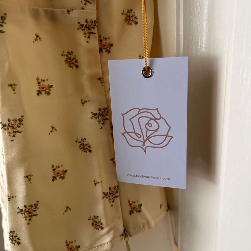Backyard Roses Satin Kristen Floral Top - Picture 6 of 8